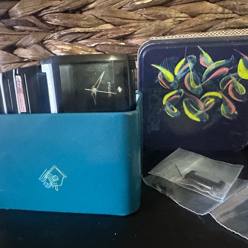 Fossil Black Rectangular Timepiece - image 2